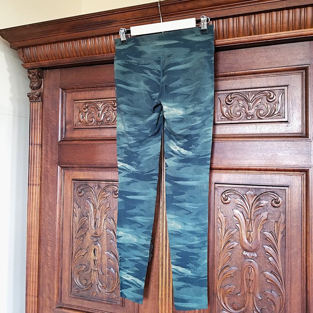 NWOT Camo Performance Leggings